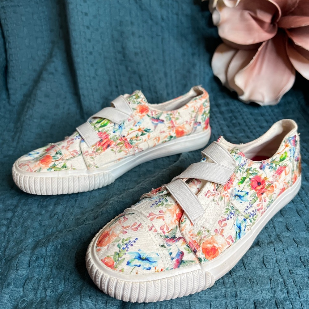 Blowfish size 4 flowered tennis